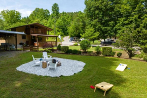 Carter Creek by AvantStay Secluded Yard w Creek Suite